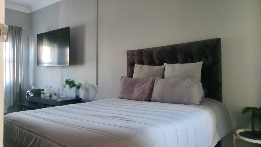 To Let 4 Bedroom Property for Rent in Safari Gardens North West